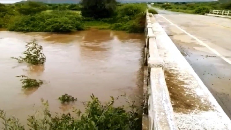 chuva de quase 100 mm enche rio e barreiros em jerico video