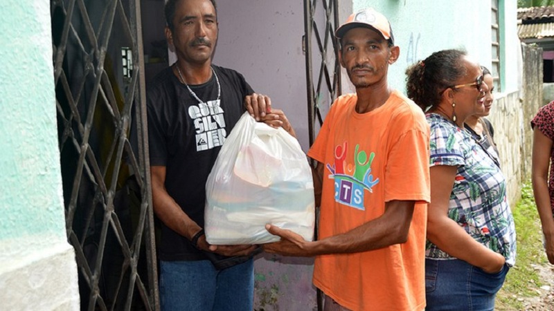 governo da paraiba entrega colchoes e cestas basicas para familias atingidas pelas fortes chuvas
