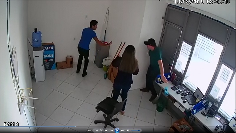 veja o video que mostra o exato momento do assalto a correspondente caixa em sao bento assista