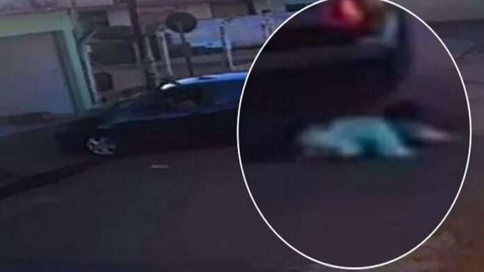 video pai atropela filho que estava atras do carro acidentalmente angustiante