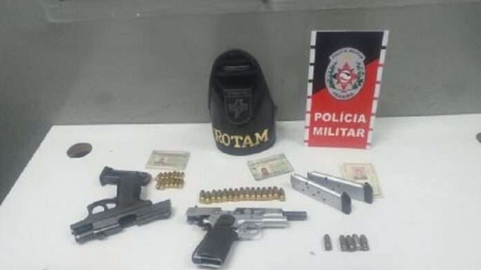 policia militar apreende arma de fogo e municoes em posse de dois jovens
