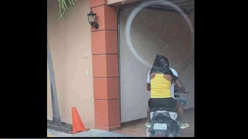mulher usa saco de lixo na cabeca para entrar em motel com amante